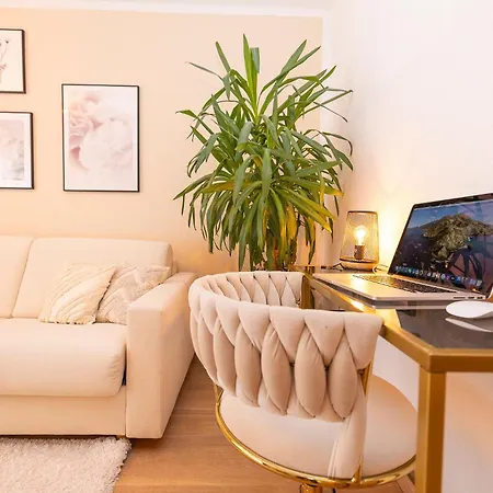 Luxx Home Bc, Zentral - Fuer 4 Personen - Balkon - Parken - Voll Ausgestattete Kueche Biberach an der Riß Zewnętrze zdjęcie