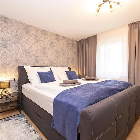 Luxx Home Bc, Zentral - Fuer 4 Personen - Balkon - Parken - Voll Ausgestattete Kueche Biberach an der Riß Zewnętrze zdjęcie