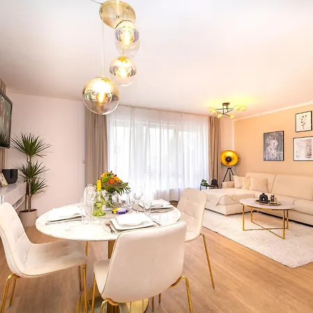 Luxx Home Bc, Zentral - Fuer 4 Personen - Balkon - Parken - Voll Ausgestattete Kueche Biberach an der Riß Zewnętrze zdjęcie