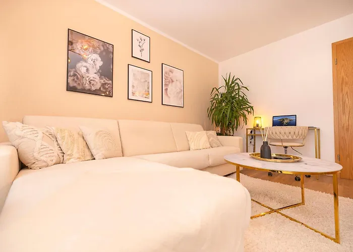 Luxx Home Bc, Zentral - Fuer 4 Personen - Balkon - Parken - Voll Ausgestattete Kueche