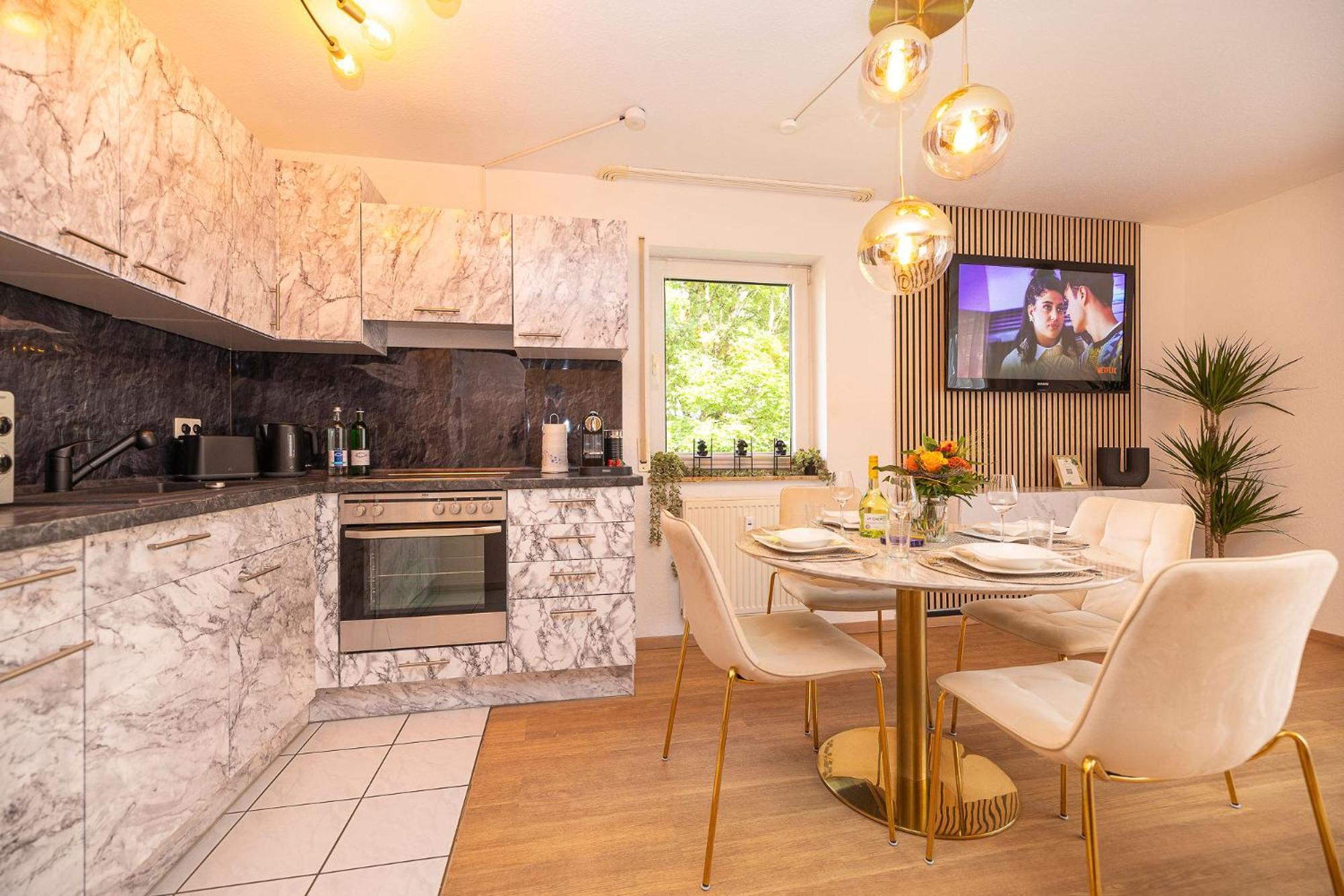 Apartment Luxx Bc, Zentral - Fuer 4 Personen - Balkon - Parken - Voll Ausgestattete Kueche Biberach an der Riss