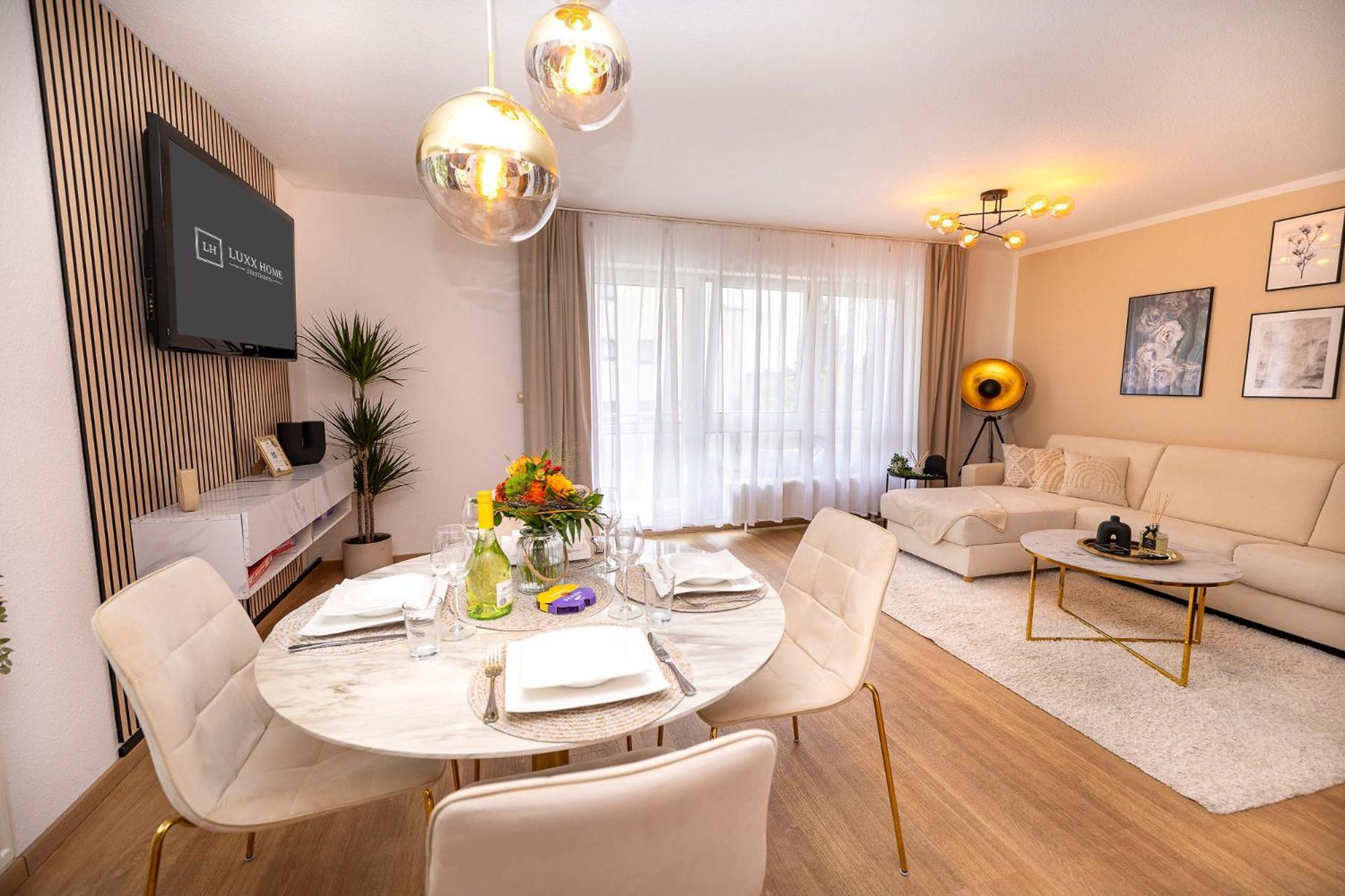 Luxx Bc, Zentral - Fuer 4 Personen - Balkon - Parken - Voll Ausgestattete Kueche Apartment *