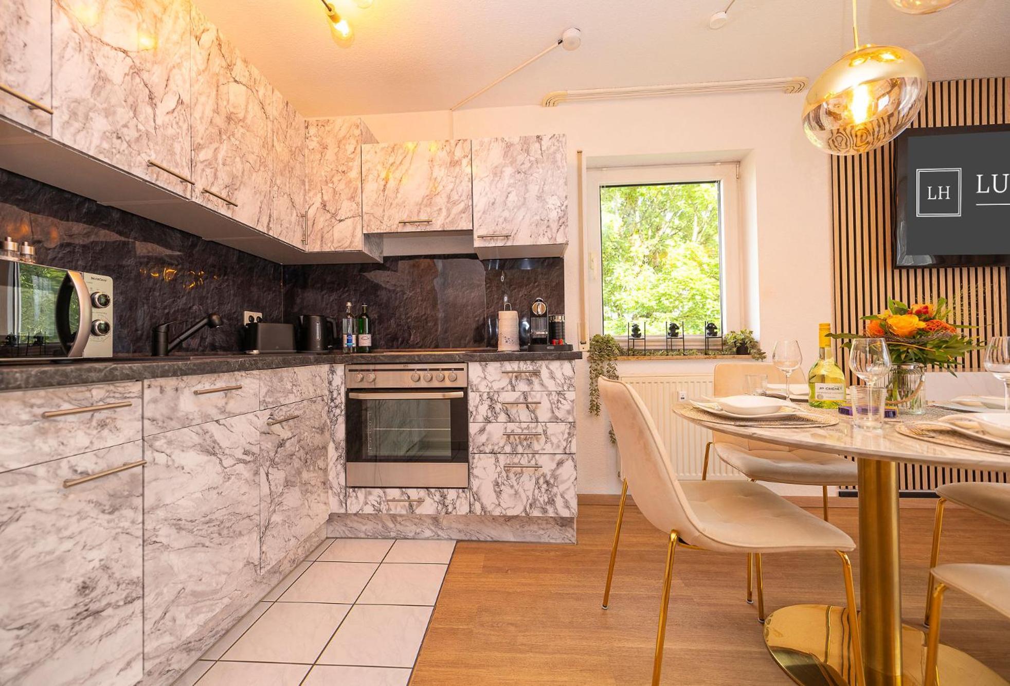 Apartment Luxx Bc, Zentral - Fuer 4 Personen - Balkon - Parken - Voll Ausgestattete Kueche
